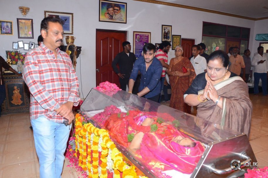 Celebrities-Pay-Homage-to-Vijaya-Nirmala-Garu